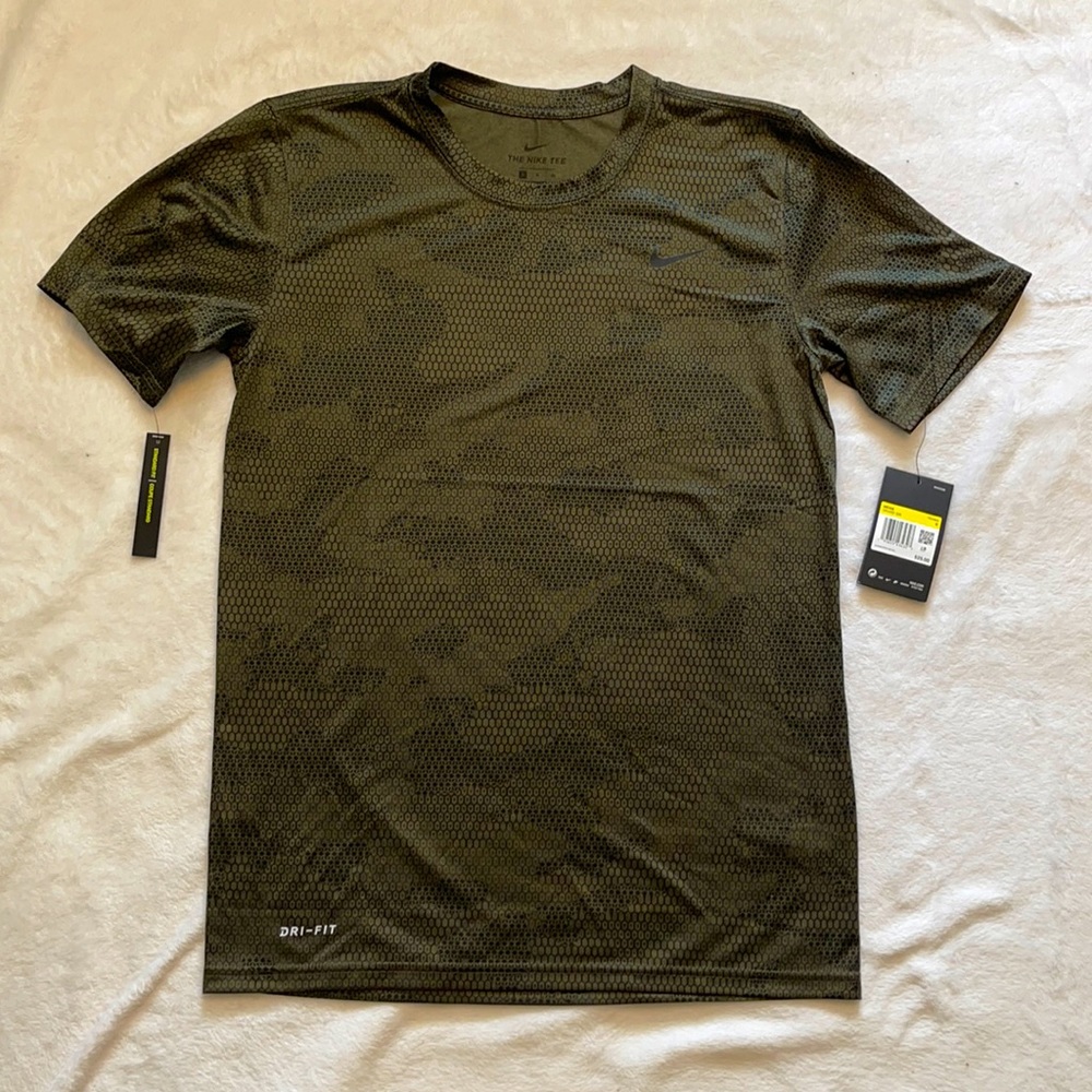 NWT Men’s Small Camouflage Nike Dry Fit shirt